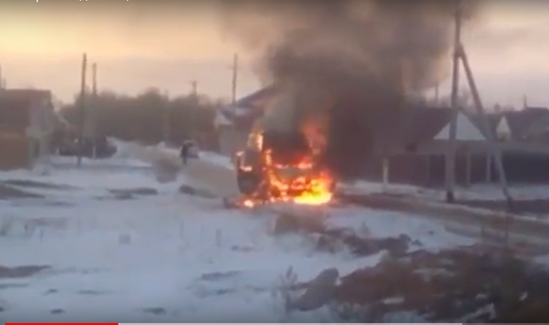 В Уральске сгорел микроавтобус