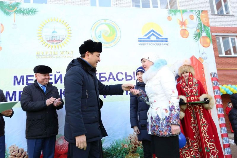 Ключи от новых квартир получили 156 семей в Уральске