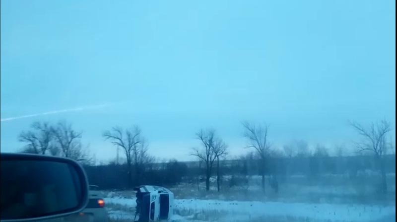 На трассе в ЗКО перевернулся микроавтобус