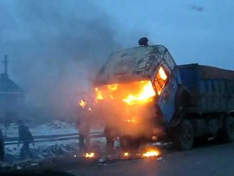 В Атырау в салоне «КамАЗа» едва не взорвался баллон с газом