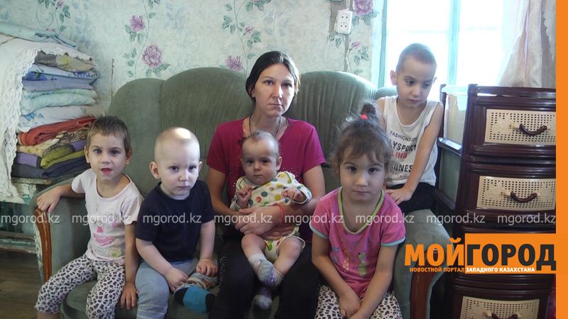 Семья с шестью детьми замерзает на даче в Уральске