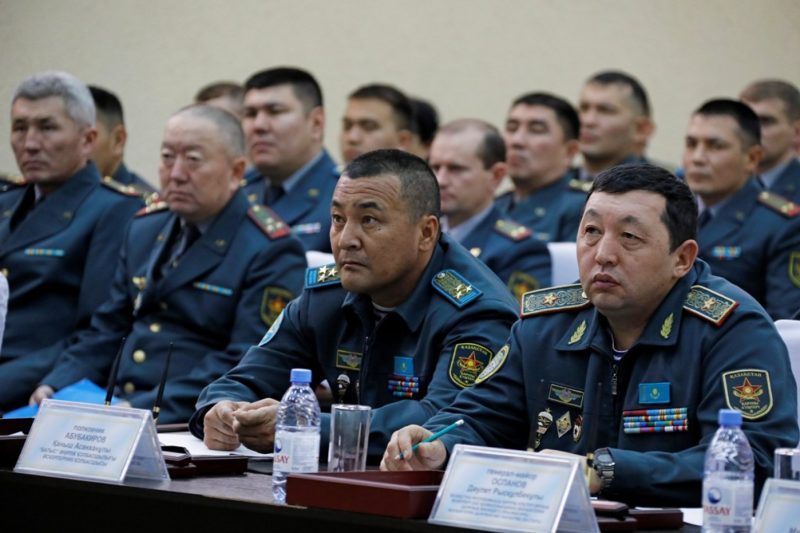 В Атырау министр обороны РК представил нового командующего войсками РгК «Запад»