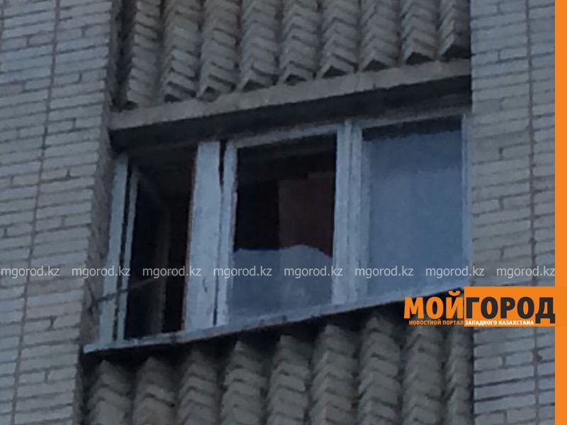 Мужчина, спрыгнувший с 5 этажа в Уральске, находится в больнице