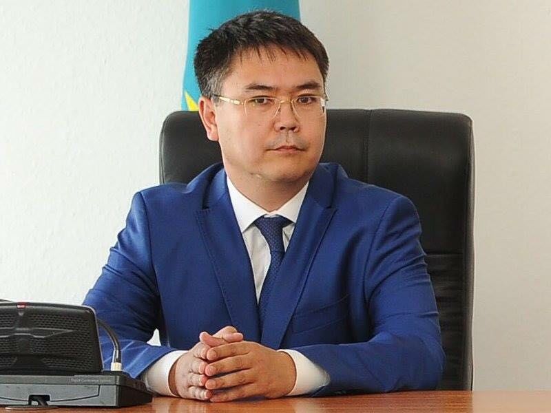 Аким Атырау извинился за обвиняемых в коррупции чиновников