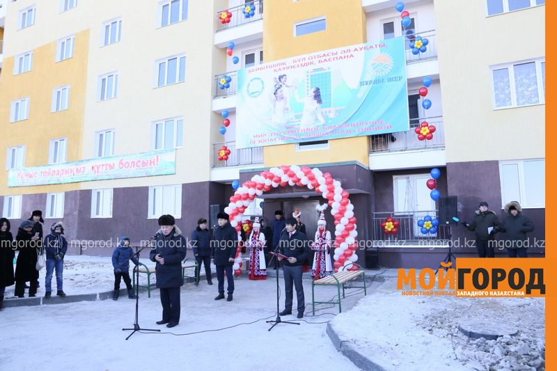 Детям-сиротам вручили ключи от квартир в Актюбинской области