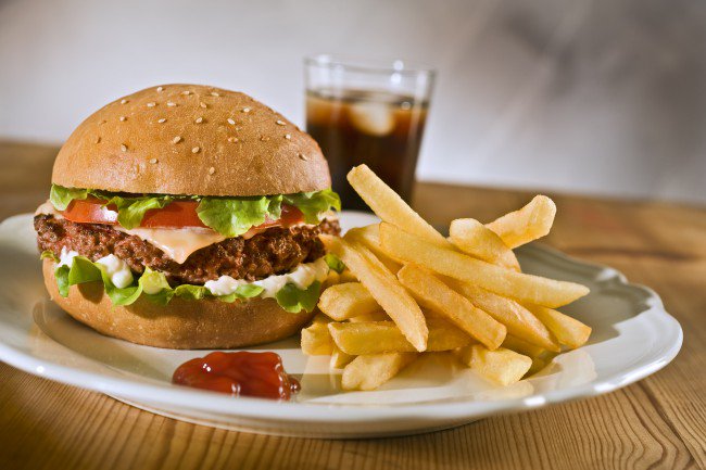 «BURGER STAR» в Атырау оштрафовали за отсутствие разрешения, но позволили работать дальше
