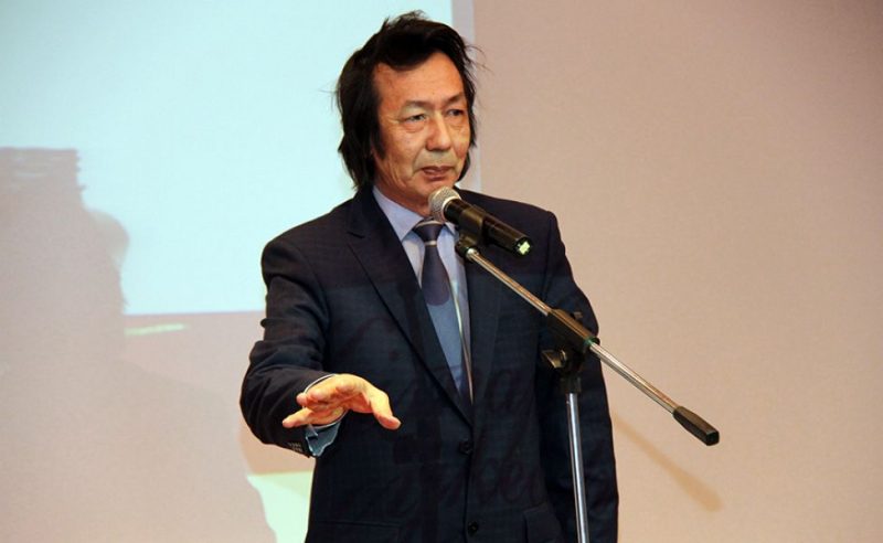 В Атырау скончался писатель и драматург Рахымжан Отарбаев