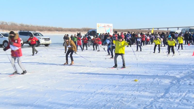 Атырауские школьники встали на лыжи в поддержку олимпийцев