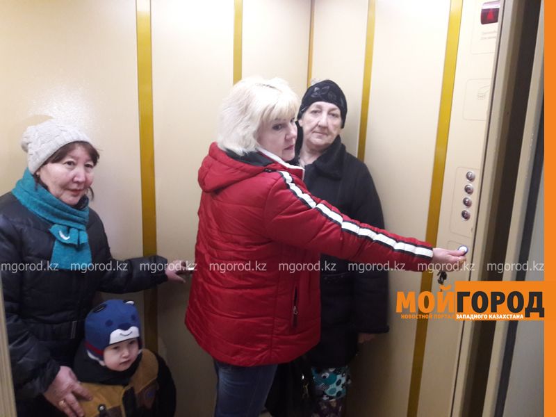 В Уральске бизнесмен на собственные средства починил лифты в многоэтажке