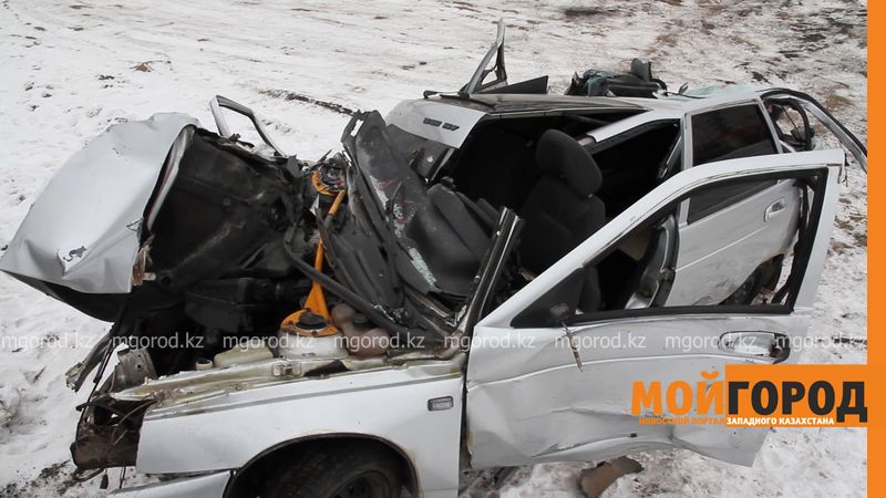 2 человека погибли в аварии в центре Уральска