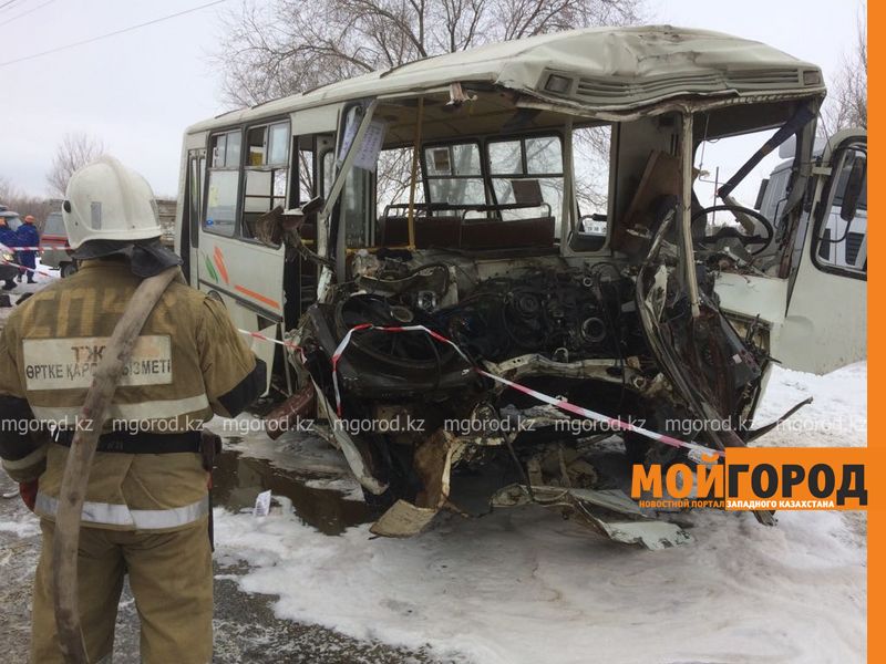 Аким ЗКО поручил усилить безопасность на дорогах и оказать помощь семьям погибших в страшном ДТП в Уральске