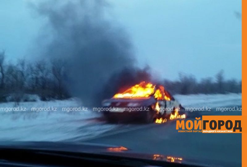 В ЗКО на трассе сгорел автомобиль