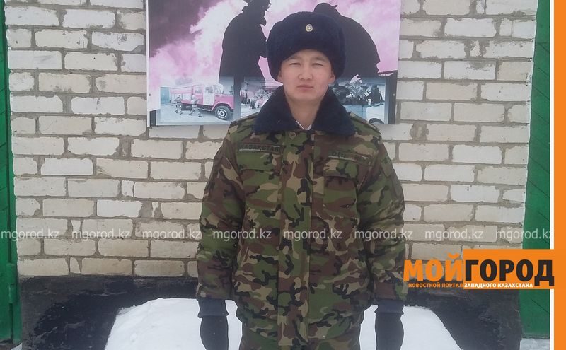 Пожарный вернул миллион тенге, найденный возле мечети в ЗКО