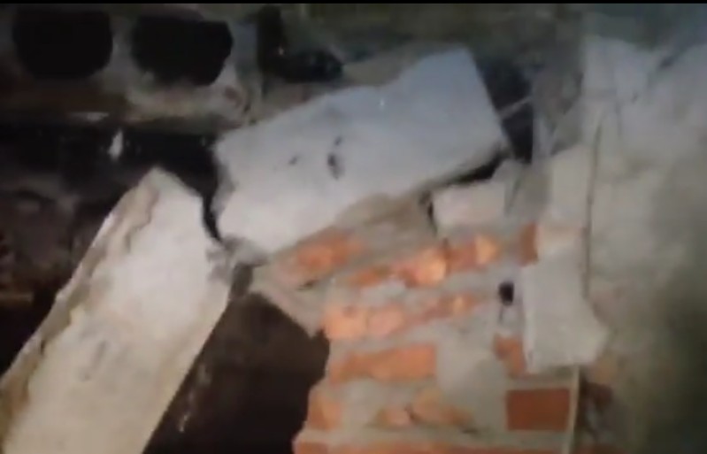 В Атырауской области в двухэтажке обвалился пол (видео)