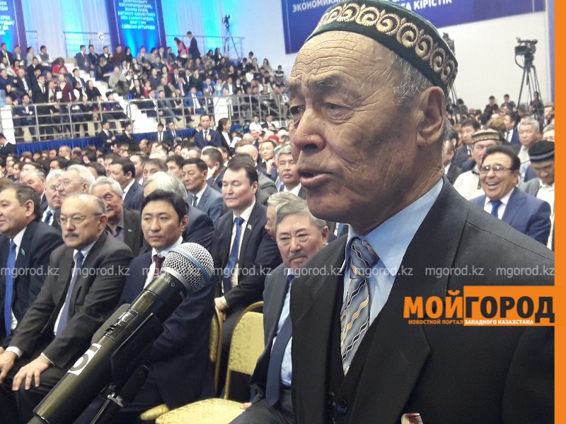 На отчете перед населением Нурлану Ногаеву прочитали бата (видео)
