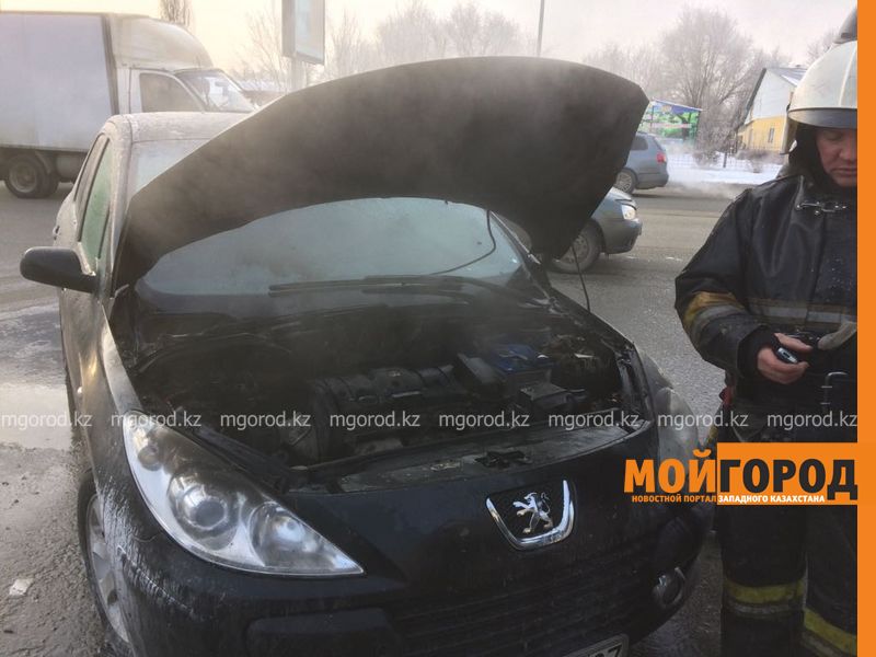 В Уральске на ходу загорелся автомобиль