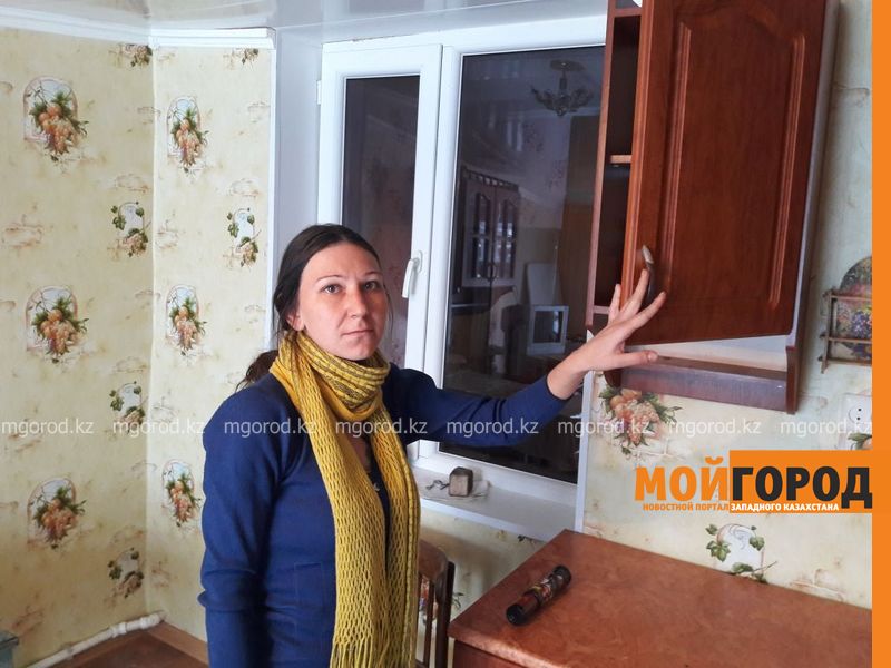 Неизвестная женщина купила дом многодетной семье, ютившейся в дачном домике в Уральске