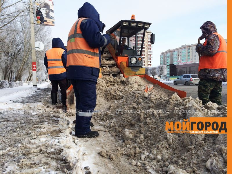 Около 4 тысяч кубометров снега было вывезено в выходные из Уральска