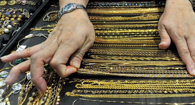 В ломбарде Атырау изъяли похищенные золотые изделия