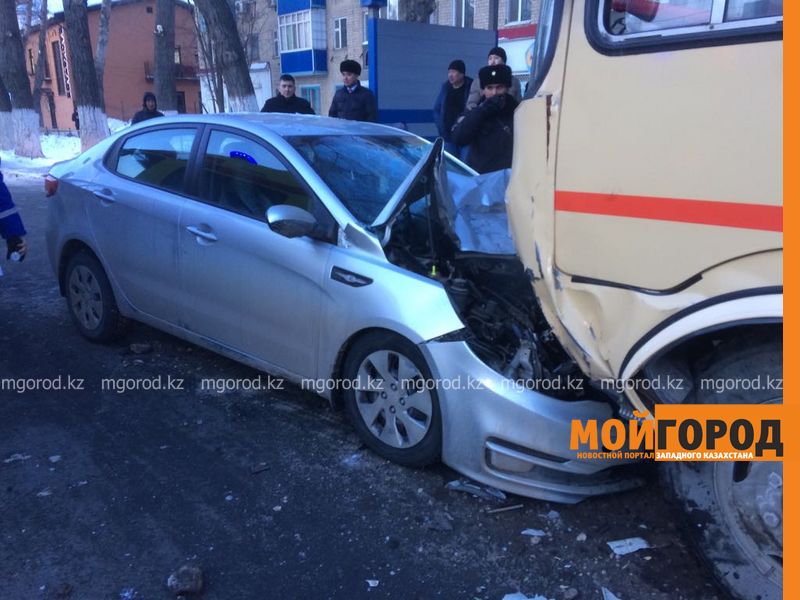 4 человека пострадали в ДТП с автобусами в центре Уральска