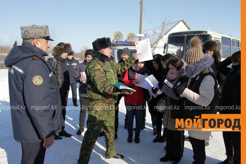 Спасатели эвакуировали жителей второго дачного поселка в Уральске