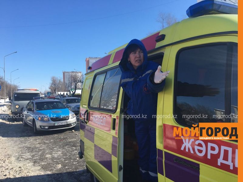 Сбитая на пешеходном переходе в Уральске девушка находится в больнице