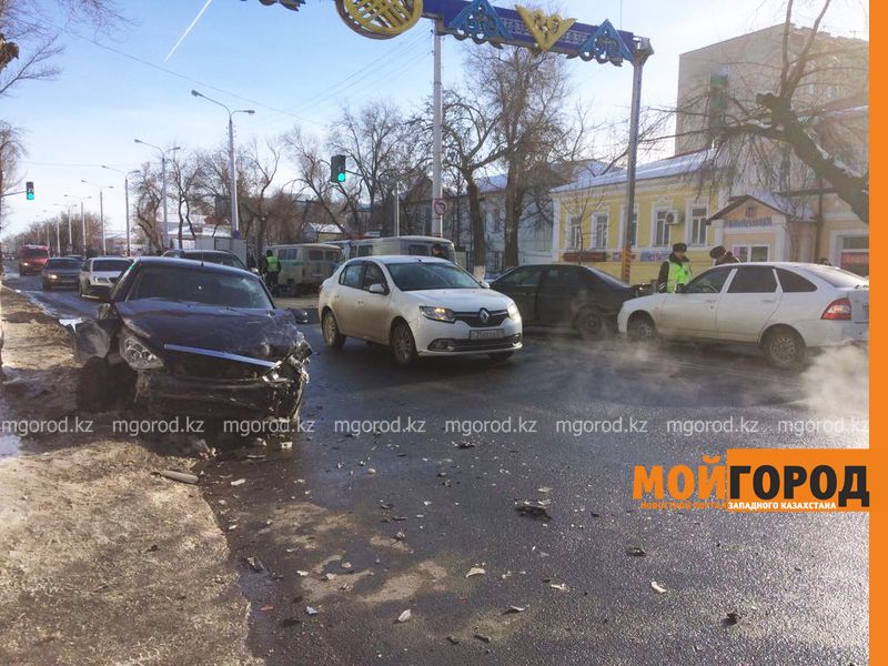 Массовое ДТП произошло в центре Уральска