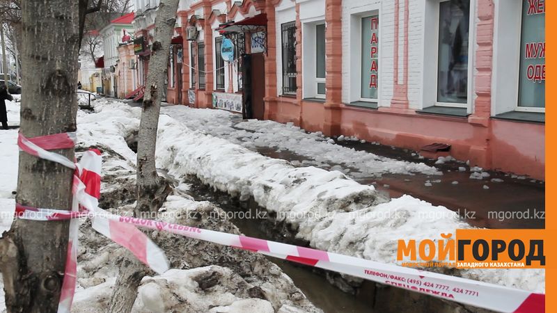 Наказать виновного намерены родные погибшего от глыбы льда мужчины в Уральске
