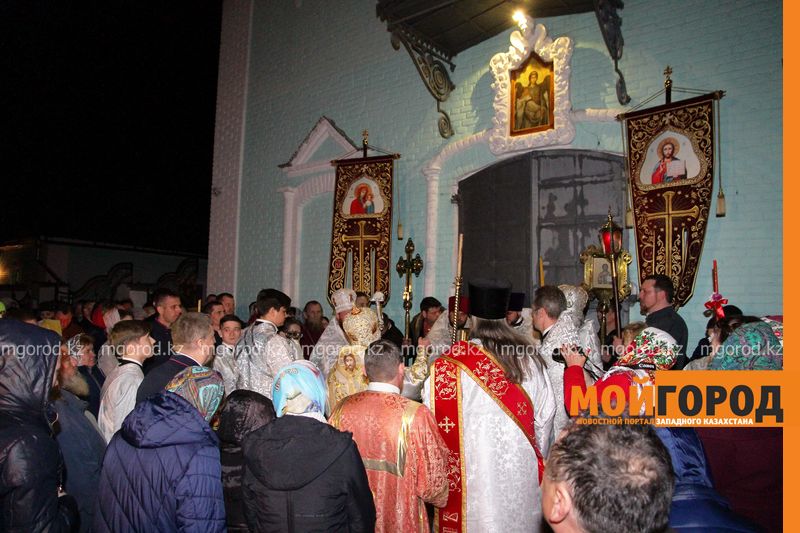 В храмах Уральска прошла пасхальная литургия