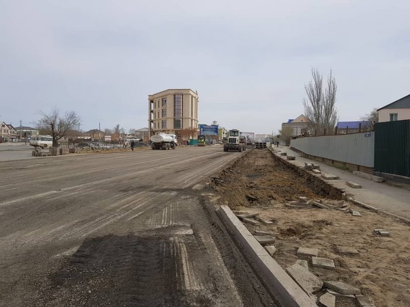 В Атырау начались работы по расширению ул. Баймуханова