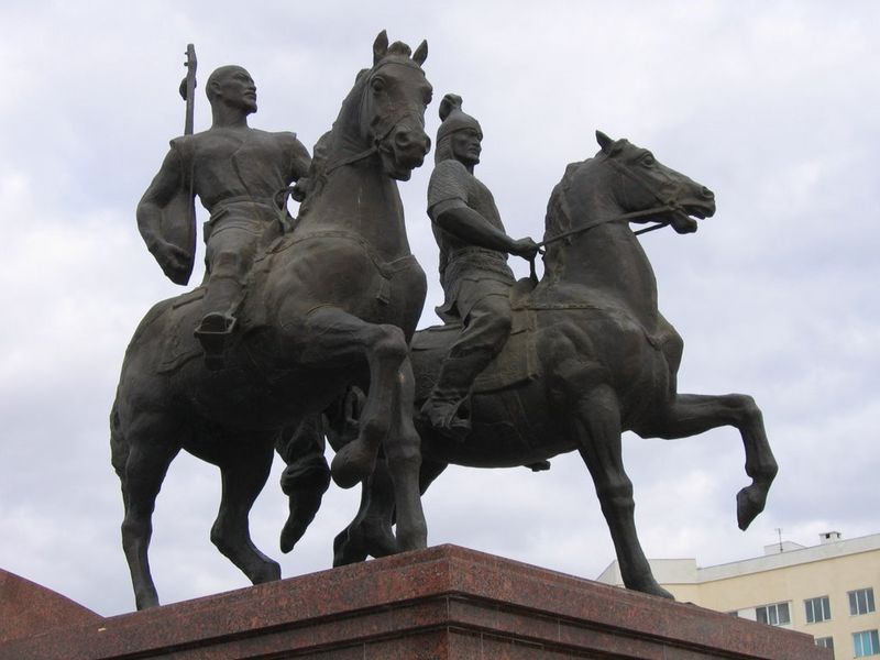 Памятник Исатаю и Махамбету установят в Уральске