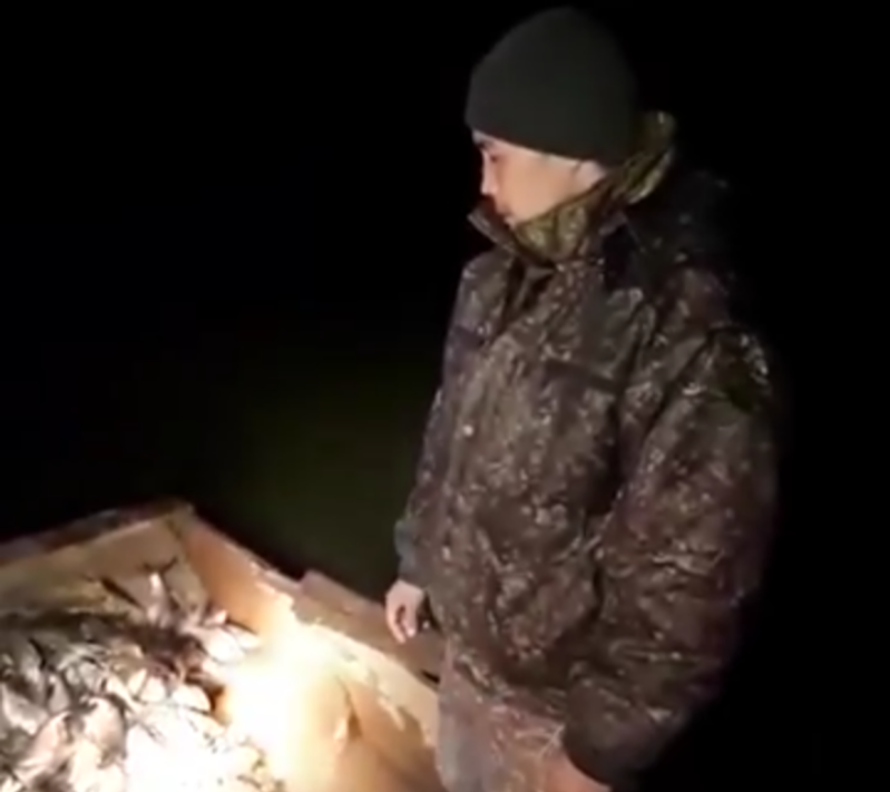 В Атырау задержан мужчина с партией частика (видео)
