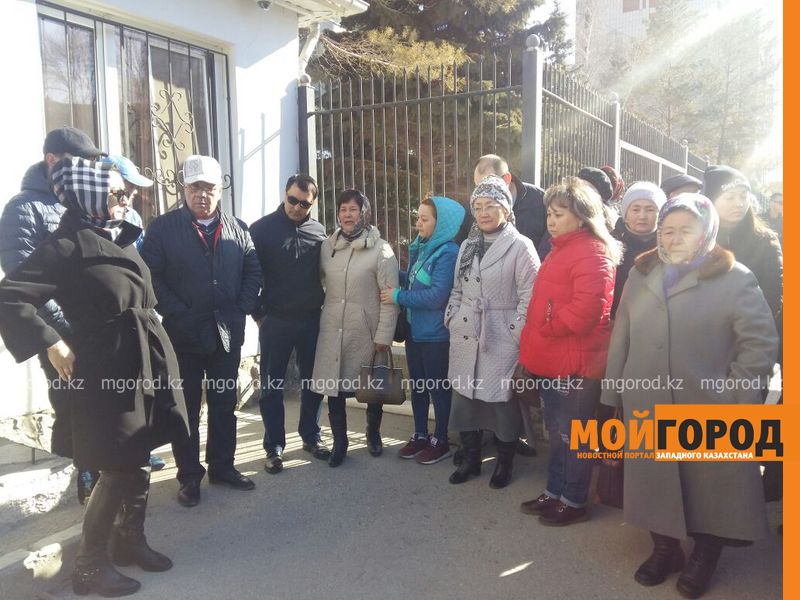 В Актобе родные оправданных по громкому уголовному делу потребовали отставки транспортного прокурора
