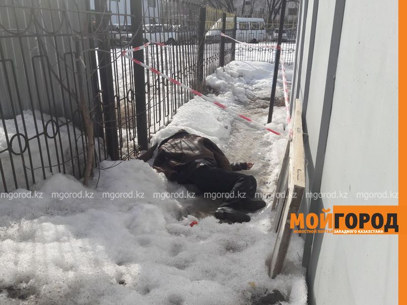Труп дворника нашли на рабочем месте в Уральске