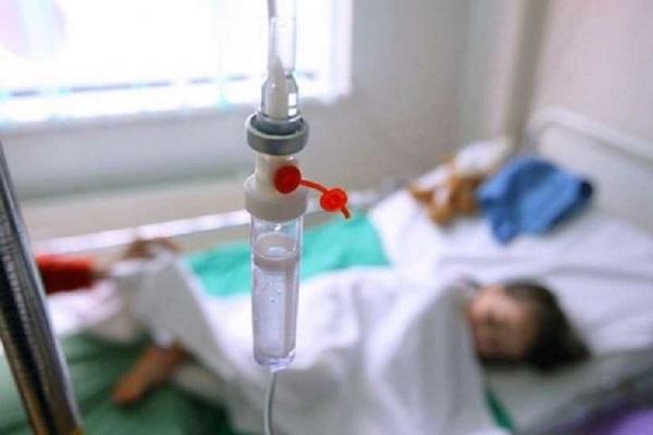 13-летняя девочка, выпавшая с третьего этажа в Атырау, находится в тяжелом состоянии