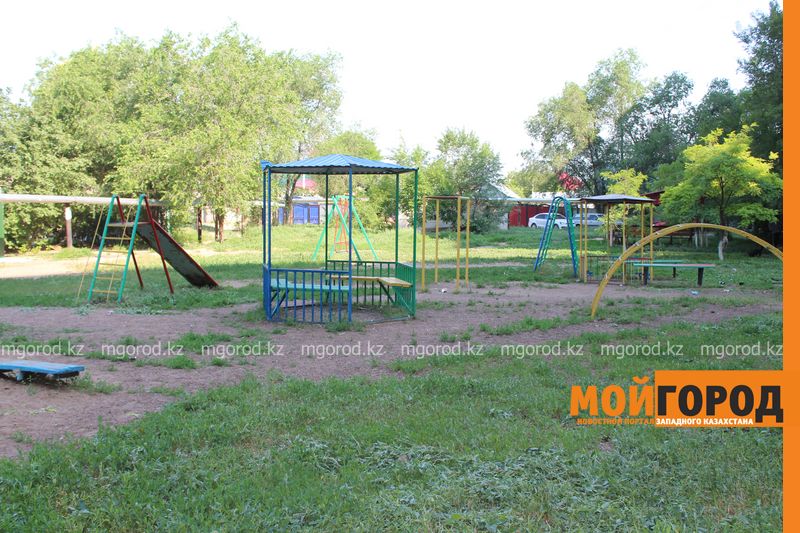 В ЗКО 4-летний ребенок попал в больницу после катания на качелях