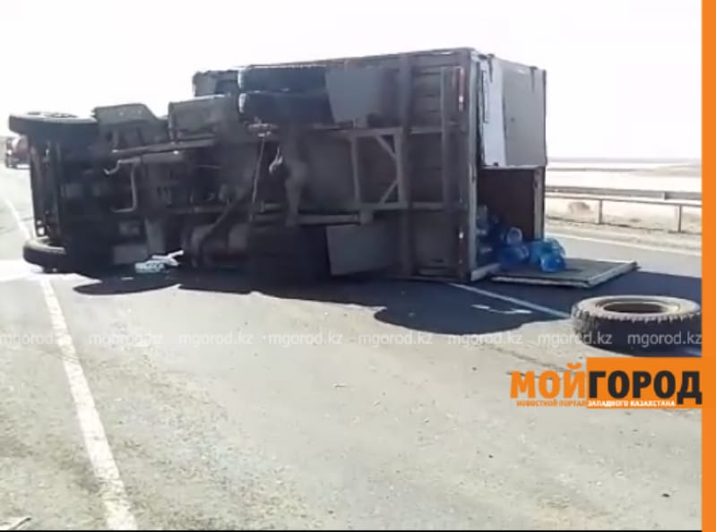 Страшная авария произошла на трассе в Атырауской области (видео)