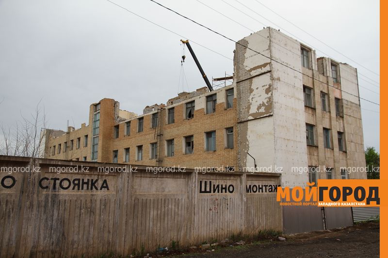 В Уральске разбирают гостиницу «Акжайык»