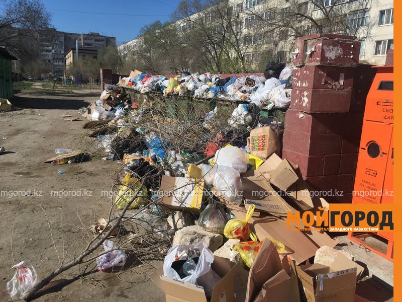 Актобе завалило мусором