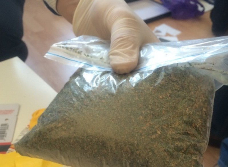 Полкило марихуаны обнаружили в сумке у пассажира рейсового автобуса Атырау-Астрахань