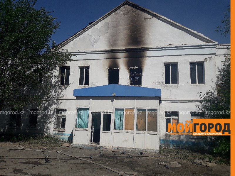 1600 квадратных метров кровли колледжа сгорело в Атырау