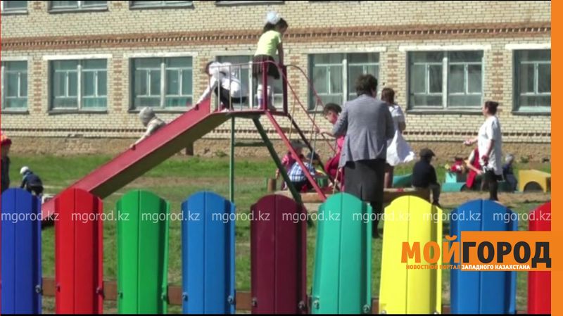 На средства жителей села в ЗКО открыли детскую площадку
