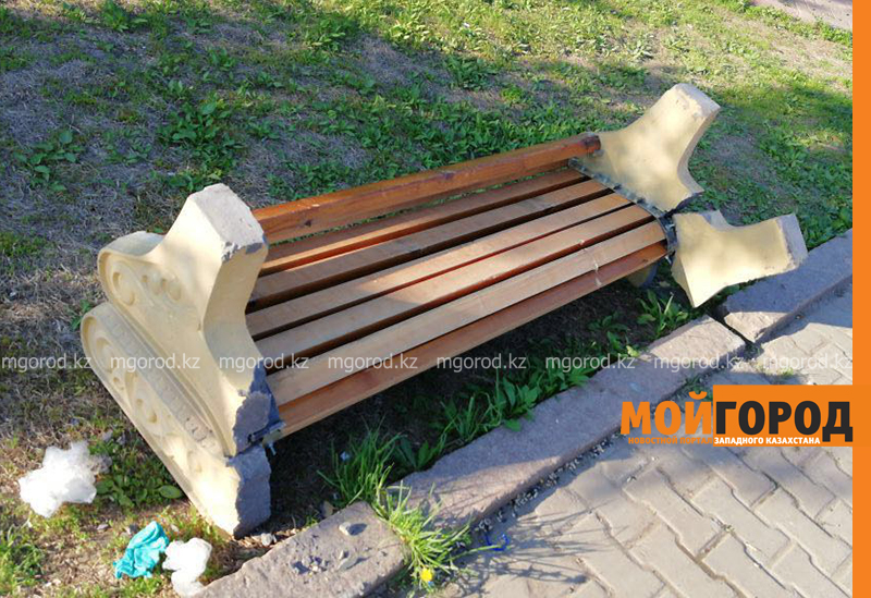 В Уральске хулиган разбил скамью, чтобы познакомиться с девушкой (видео)