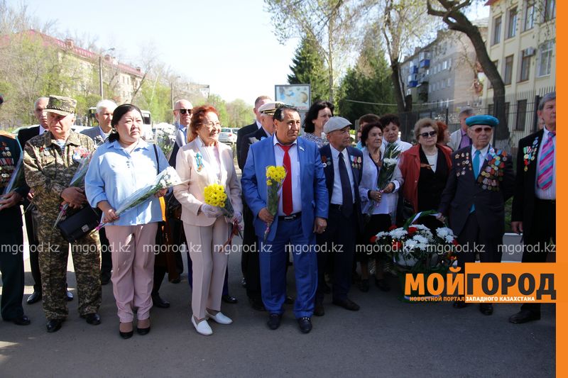 В Уральске возложили цветы к бюсту маршала Жукова