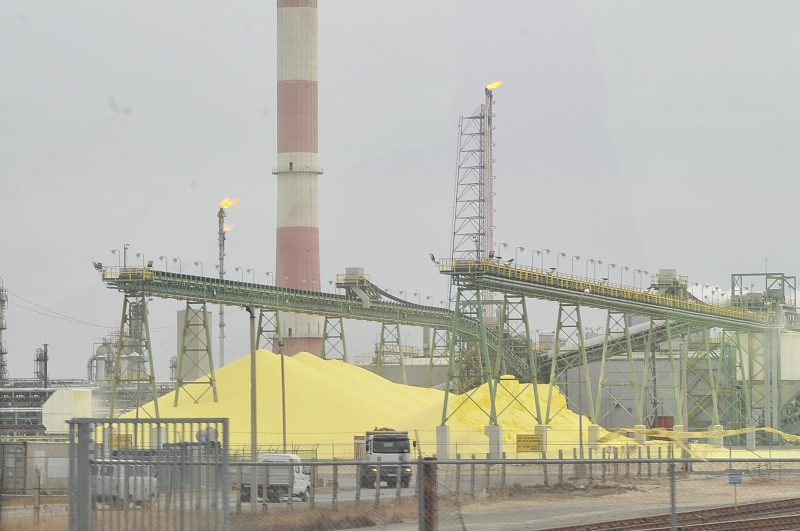 Термические ожоги ног получили трое рабочих при сборе серы в Атырау
