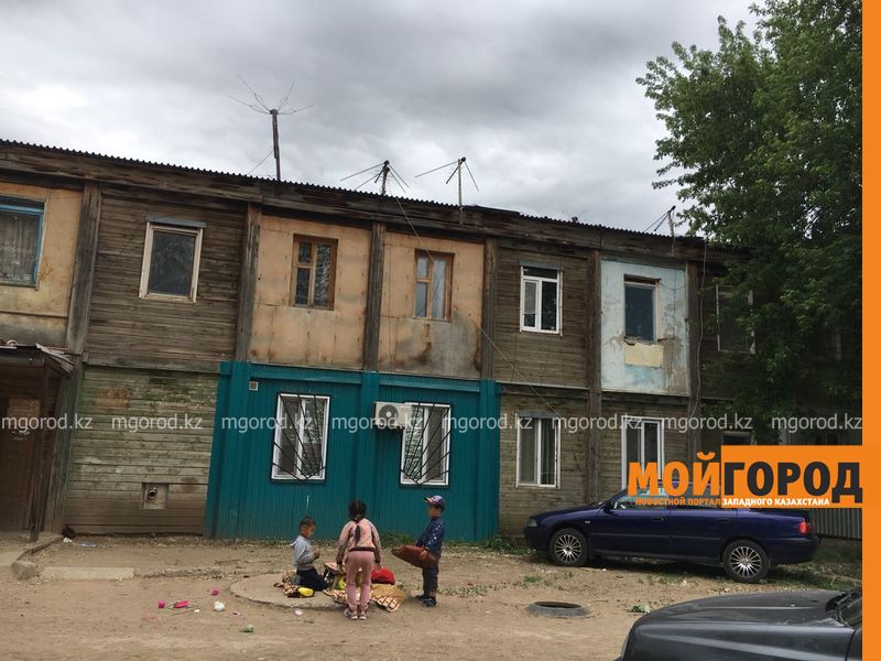 Жители барака в Актобе просят переселить их