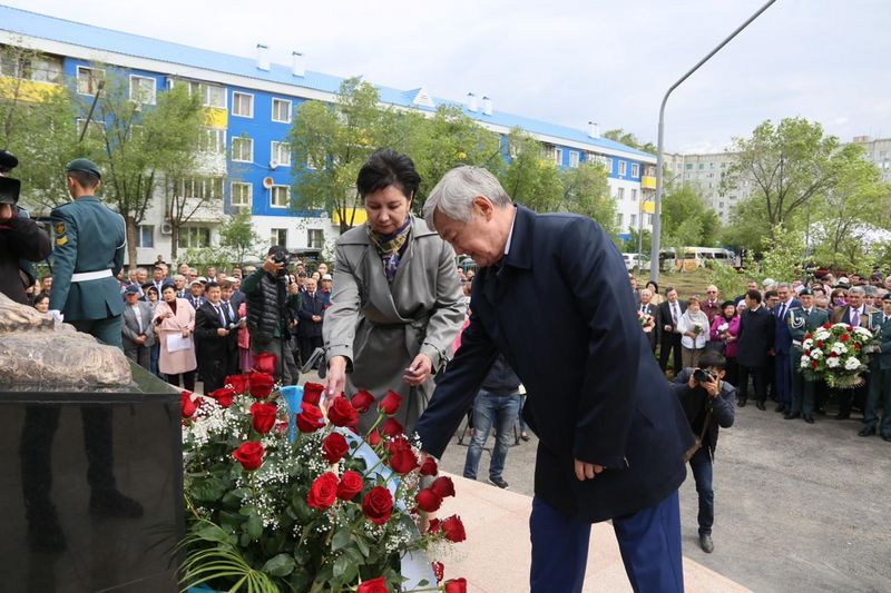 Памятник жертвам голода и политических репрессий открыли в Актобе