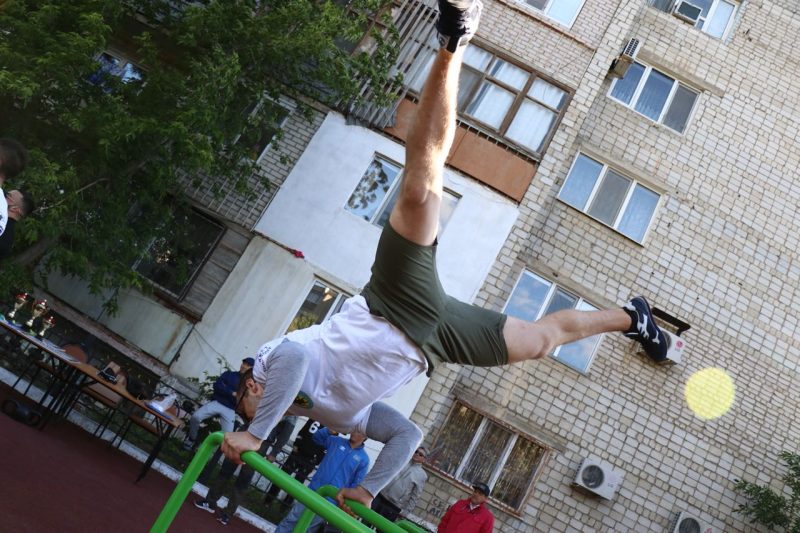 100 тысяч тенге получил победитель турнира по street workout в Атырау
