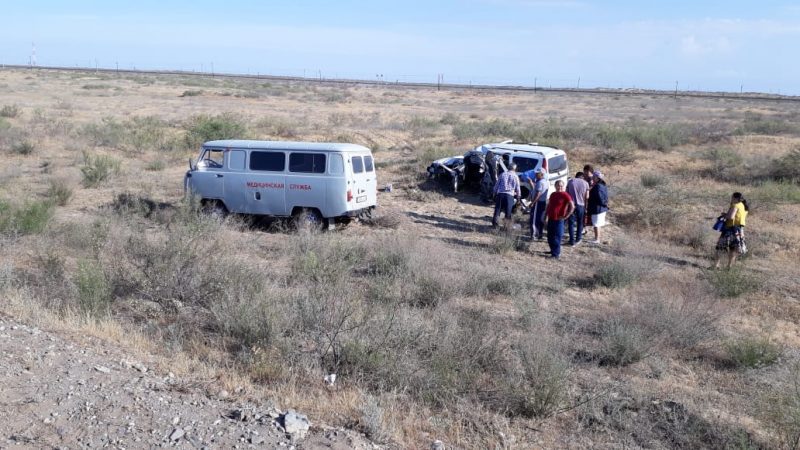 12 человек пострадали в аварии на трассе Астрахань - Атырау