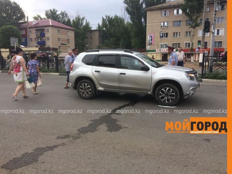 В Уральске главврач больницы сбил женщину на светофоре